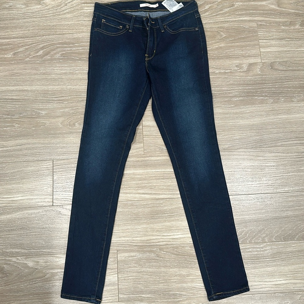 Levis women’s 711 skinny size 27 dark jeans
